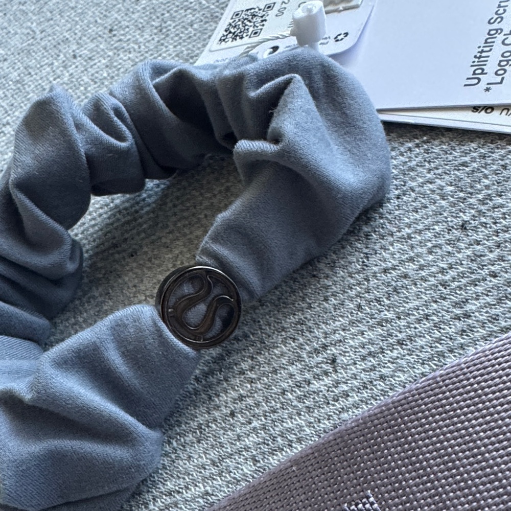 Lululemon Keychain + Scrunchie Bundle NWT Grey O/S - Picture 3 of 4